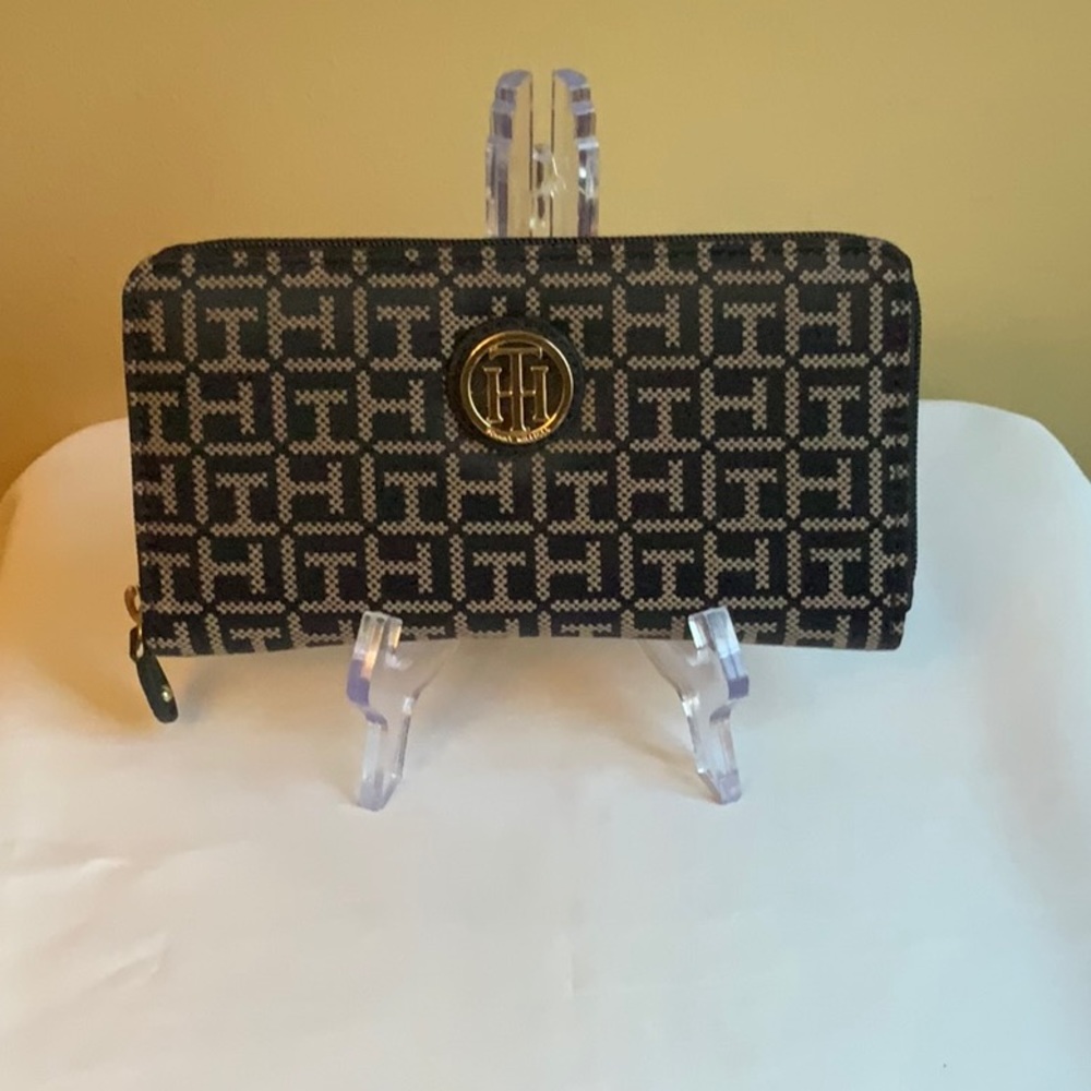 Tommy Hilfiger Clutch EUC